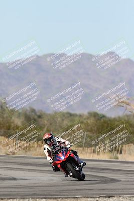 media/Dec-01-2025-Moto Forza (Mon) [[2daa91e15f]]/3-Beginner Group/Session 3 (Turn 3)/